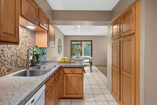 8432 W 100th St, Bloomington, MN 55438 - Photo 10