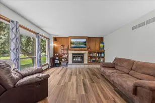 437 W Elm St, Ellsworth, WI 54011 - Photo 8