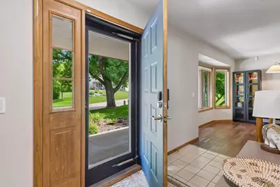 3205 Julian Drive, Chaska, MN 55318 - Photo 4