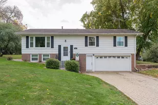 212 Regency Rd, Le Sueur, MN 56058 - Photo 1