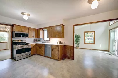 8930 23rd Avenue N, Golden Valley, MN 55427 - Photo 10