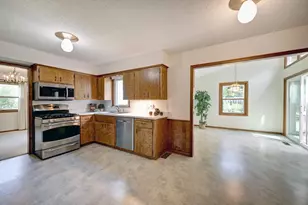 8930 23rd Ave N, Golden Valley, MN 55427 - Photo 10