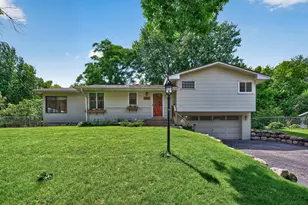 5302 Holiday Rd, Minnetonka, MN 55345 - Photo 20