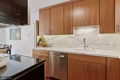 2928 Dean Parkway #2I, Minneapolis, MN 55416 - Photo 22
