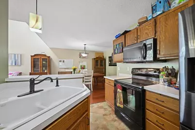 102 Primrose Court, Vadnais Heights, MN 55127 - Photo 8