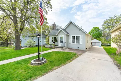 607 W Summit Avenue, Fergus Falls, MN 56537 - Photo 2