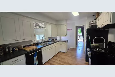 121 McArthur Drive, Albert Lea, MN 56007 - Photo 2