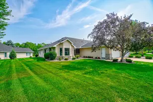 2611 Parkview Dr, White Bear Lake, MN 55110 - Photo 2