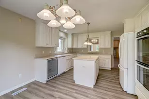 2611 Parkview Dr, White Bear Lake, MN 55110 - Photo 10