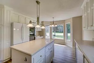 2611 Parkview Dr, White Bear Lake, MN 55110 - Photo 6