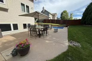 20439 Islandview Cir, Lakeville, MN 55044 - Photo 2