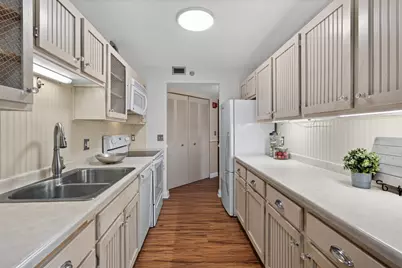 6615 Lake Shore Drive S #304, Richfield, MN 55423 - Photo 2