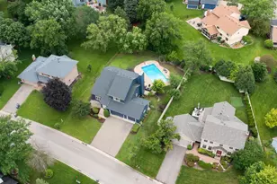 18511 Maple Leaf Dr, Eden Prairie, MN 55346 - Photo 2