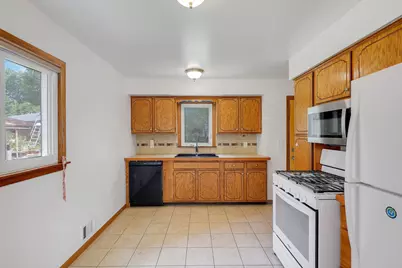 33 Greenway Avenue N, Oakdale, MN 55128 - Photo 10