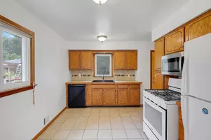 33 Greenway Ave N, Oakdale, MN 55128 - Photo 10