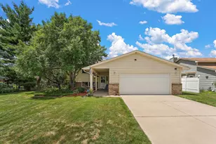 5241 Vera Cruz Ave N, Crystal, MN 55429 - Photo 2