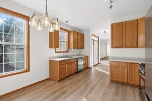 442 Meadowood Ln, Burnsville, MN 55337 - Photo 8
