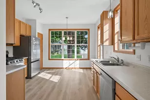 442 Meadowood Ln, Burnsville, MN 55337 - Photo 6
