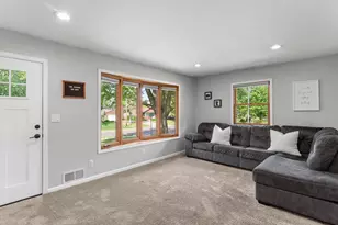 784 Mary St N, Maplewood, MN 55119 - Photo 6