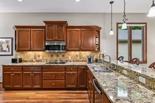 9385 Libby Ln, Eden Prairie, MN 55347 - Photo 10