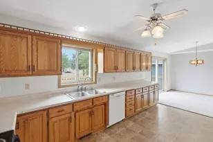 2073 Lydia Ave E, Maplewood, MN 55109 - Photo 12