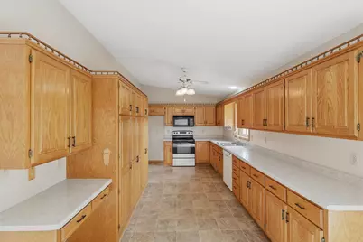 2073 Lydia Avenue E, Maplewood, MN 55109 - Photo 8