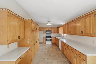 2073 Lydia Ave E, Maplewood, MN 55109 - Photo 8