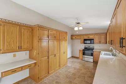 2073 Lydia Avenue E, Maplewood, MN 55109 - Photo 10