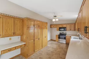 2073 Lydia Ave E, Maplewood, MN 55109 - Photo 10