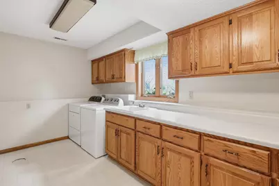 2073 Lydia Avenue E, Maplewood, MN 55109 - Photo 24