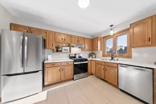 1193 Shawmut St S, Shakopee, MN 55379 - Photo 6
