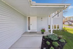 1193 Shawmut St S, Shakopee, MN 55379 - Photo 4