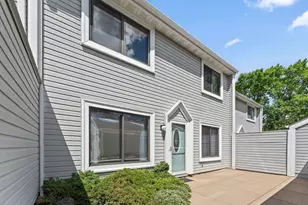 943 Sylvia Ln, Shoreview, MN 55126 - Photo 2