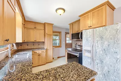1951 Fremont Avenue E, Saint Paul, MN 55119 - Photo 8