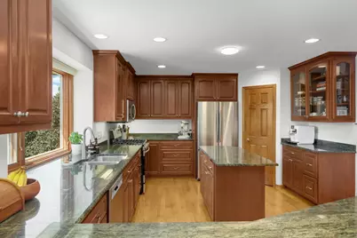 8713 Lakeview Circle, Bloomington, MN 55438 - Photo 14