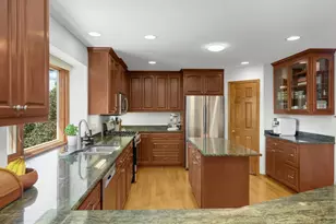8713 Lakeview Cir, Bloomington, MN 55438 - Photo 14