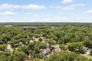 8713 Lakeview Cir, Bloomington, MN 55438 - Photo 6
