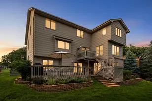 8713 Lakeview Cir, Bloomington, MN 55438 - Photo 4