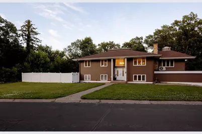 1631 21st Avenue NW, New Brighton, MN 55112 - Photo 2