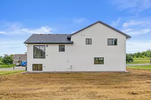 829 N Grant St, Ellsworth, WI 54011 - Photo 30