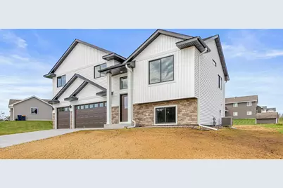 829 N Grant Street, Ellsworth, WI 54011 - Photo 2