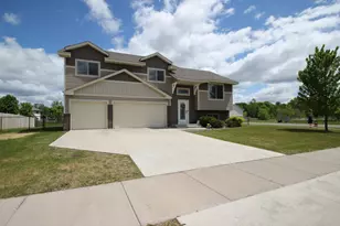 37621 Hawthorne Ave, North Branch, MN 55056 - Photo 2