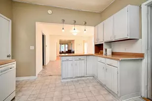 1051 W King St, Winona, MN 55987 - Photo 8