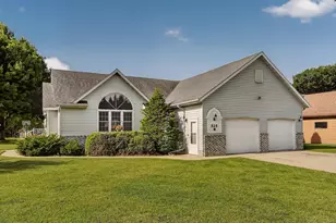 525 16th St SW, Owatonna, MN 55060 - Photo 1