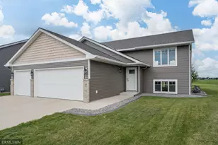 109 Cypress Ct, Mankato, MN 56001 - Photo 2
