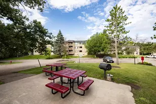3917 Heritage Hills Dr, Bloomington, MN 55437 - Photo 22