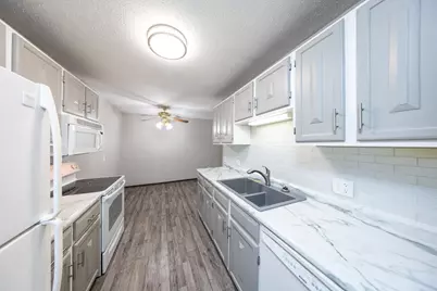 3917 Heritage Hills Drive #102, Bloomington, MN 55437 - Photo 2