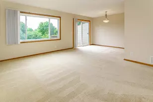 10332 Balsam Ln, Eden Prairie, MN 55347 - Photo 8