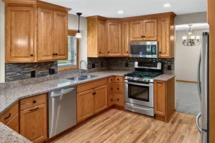 4708 Weston Hills Dr, Eagan, MN 55123 - Photo 10