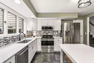 3970 Yorktown Ln N, Plymouth, MN 55441 - Photo 10